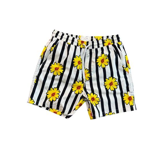 PUBLIC ART White & Black Wallflower Patterned Board Shorts Size Small - Picture 2 of 7